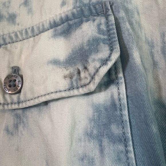 Guess button down denim jean top bleach washed long sleeve high low hem M - Picture 8 of 11